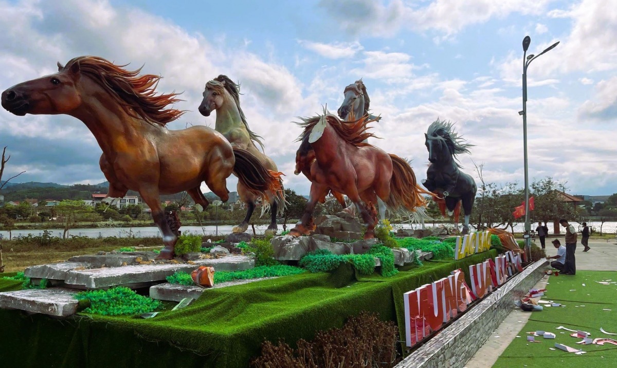 Hoàn cảnh của 2 cháu nhỏ đập phá mô hình Hoàn cảnh của 2 cháu nhỏ đập phá mô hình