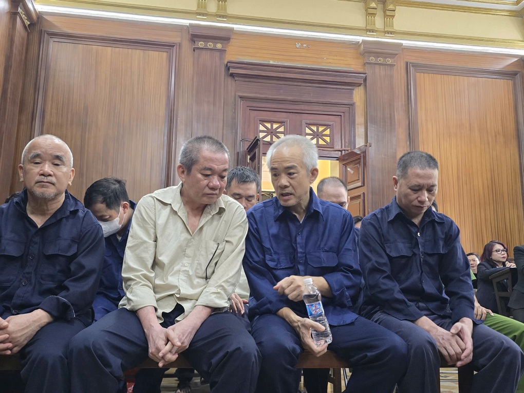 Hoãn xử vụ cấp trái phép hơn 16.000 chứng chỉ lái xe ở TPHCM - 1