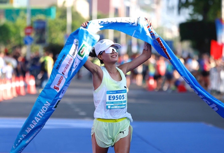 Hoàng Nguyên Thanh lần thứ 7 vô địch Tiền Phong Marathon, Ngọc Hoa trườn về đích tạo cảm xúc đặc biệt- Ảnh 3. Hoàng Nguyên Thanh lần thứ 7 vô địch Tiền Phong Marathon, Ngọc Hoa trườn về đích tạo cảm xúc đặc biệt- Ảnh 3.