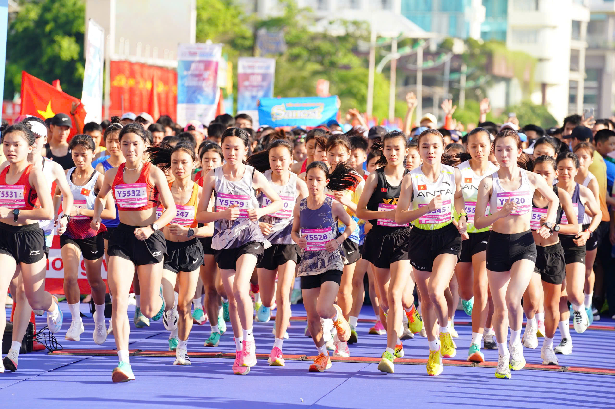 Hoàng Nguyên Thanh lần thứ 7 vô địch Tiền Phong Marathon, Ngọc Hoa trườn về đích tạo cảm xúc đặc biệt- Ảnh 1. Hoàng Nguyên Thanh lần thứ 7 vô địch Tiền Phong Marathon, Ngọc Hoa trườn về đích tạo cảm xúc đặc biệt- Ảnh 1.