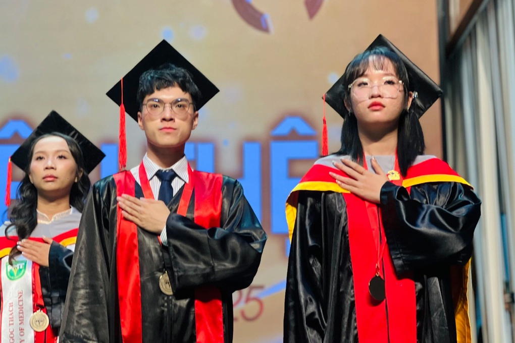 Học phí đại học tăng vọt, có ngành cao gần gấp đôi - 1