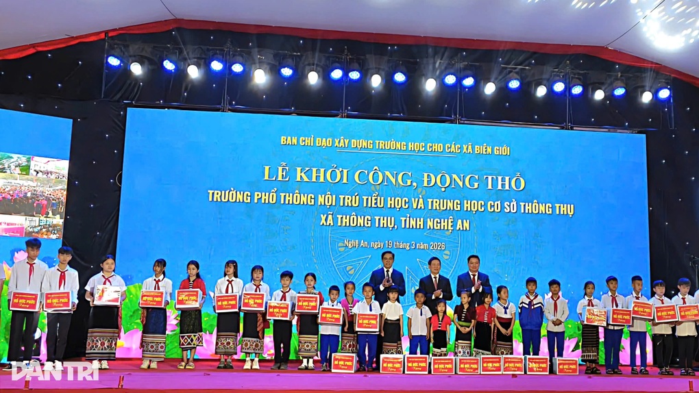 Học sinh mong ngôi trường khang trang vùng biên để tránh mưa, lũ - 1