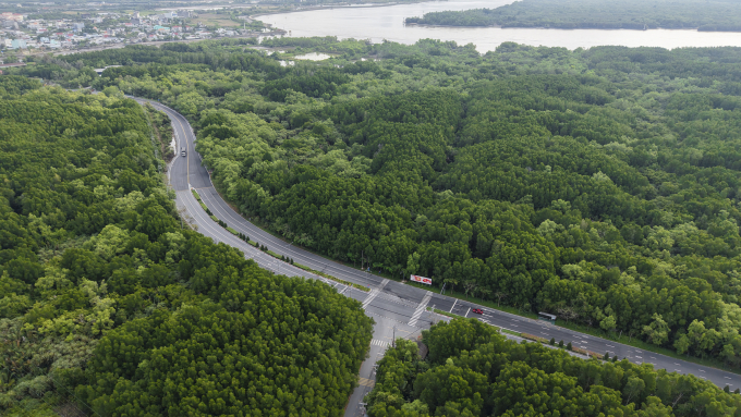 Một góc Cần Giờ với hệ sinh thái rừng, sông, biển. Ảnh: Thanh Tùng