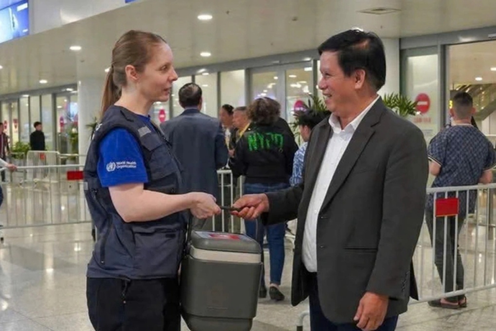 Hơn 20 giờ mang thuốc 8.000 USD cứu sống 3 trẻ ngộ độc cá ủ chua - 1