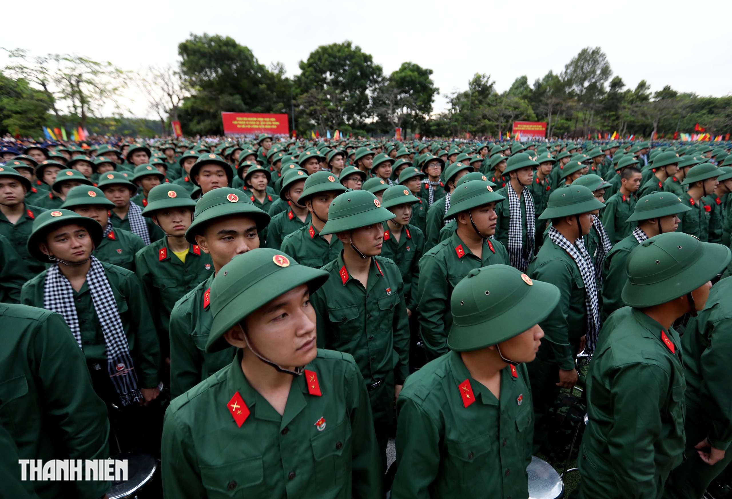 Hơn 9.000 thanh niên TP.HCM lên đường nhập ngũ - Ảnh 1.