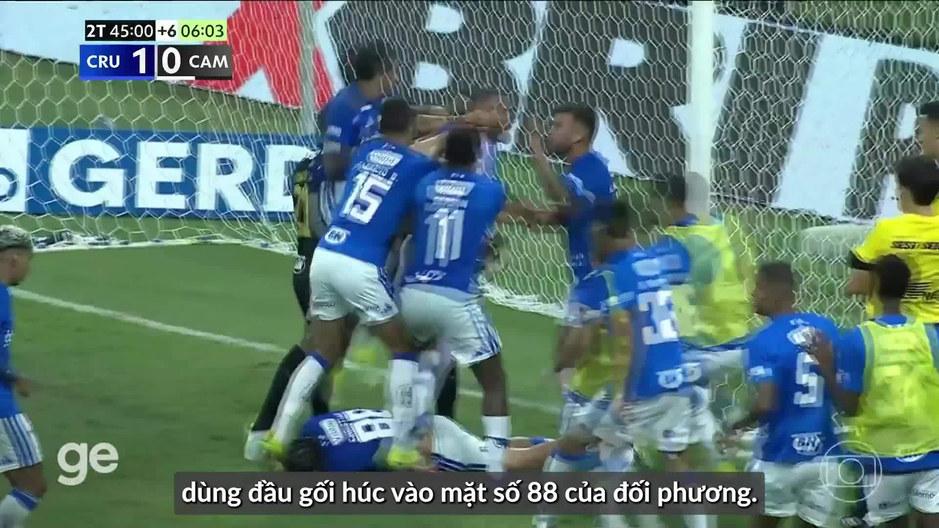 Màn ẩu đả giữa cầu thủ Cruzeiro và Atletico Mineiro