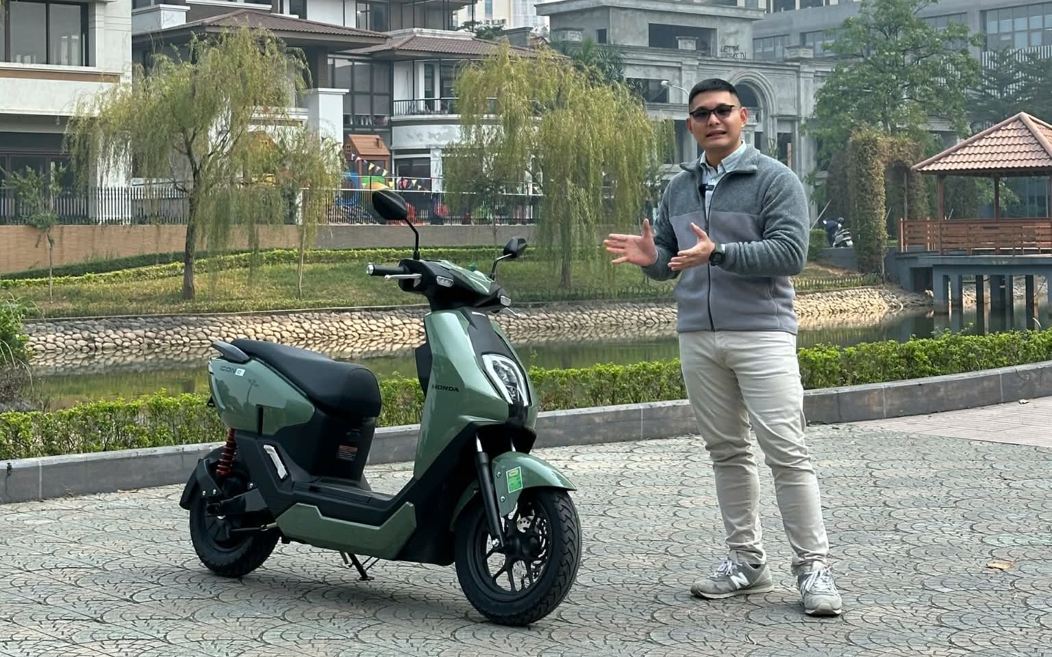 'Honda ICON e: vận hành ổn, pin rời dễ mang vào nhà sạc, nhưng vẫn có điểm cần cải thiện' 2 Honda ICON e: - Ảnh 2.