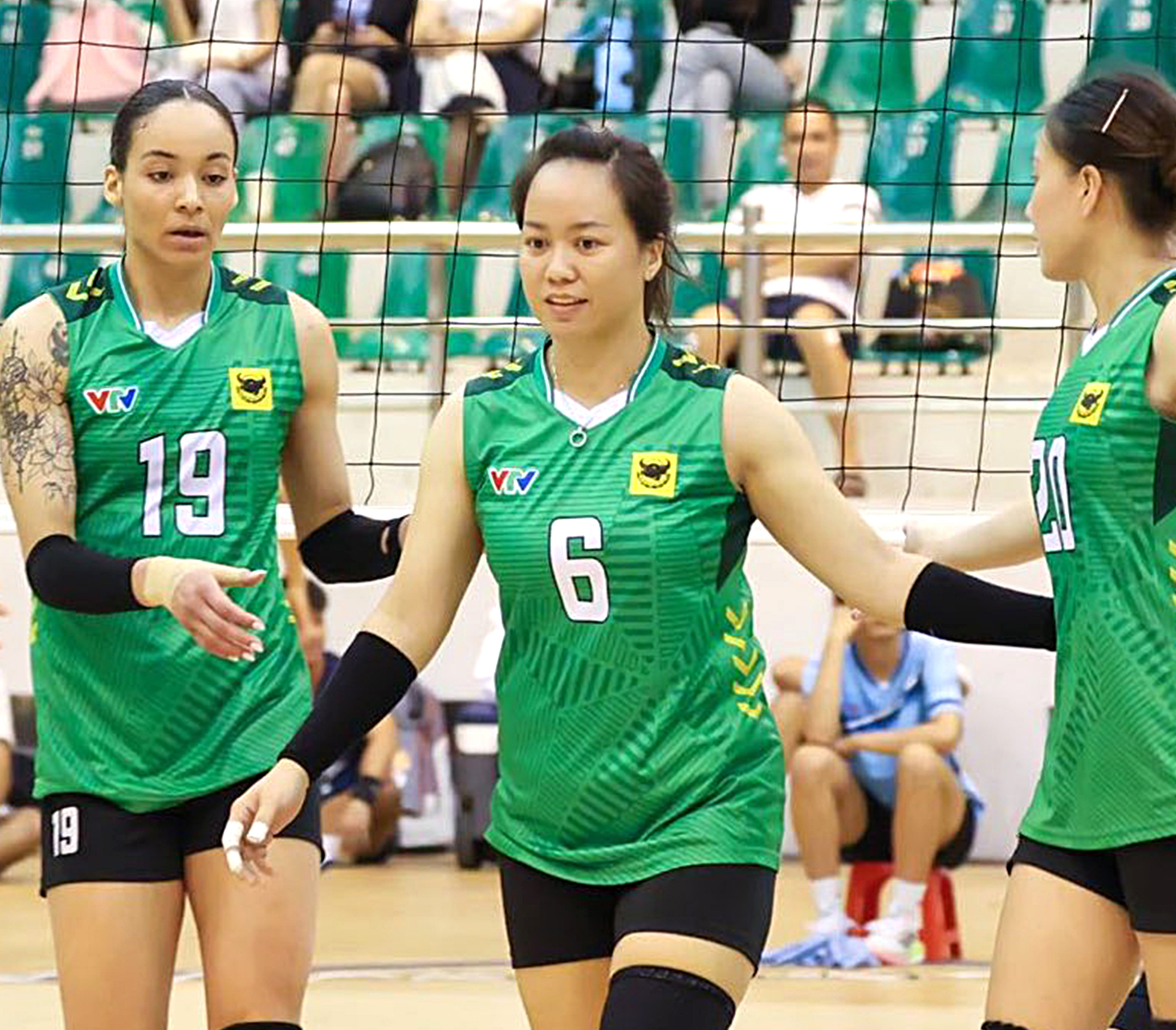 Hồng Đào - H'mia Êban: Hai bà mẹ hứa hẹn bùng nổ 1 bóng chuyền - Ảnh 1.