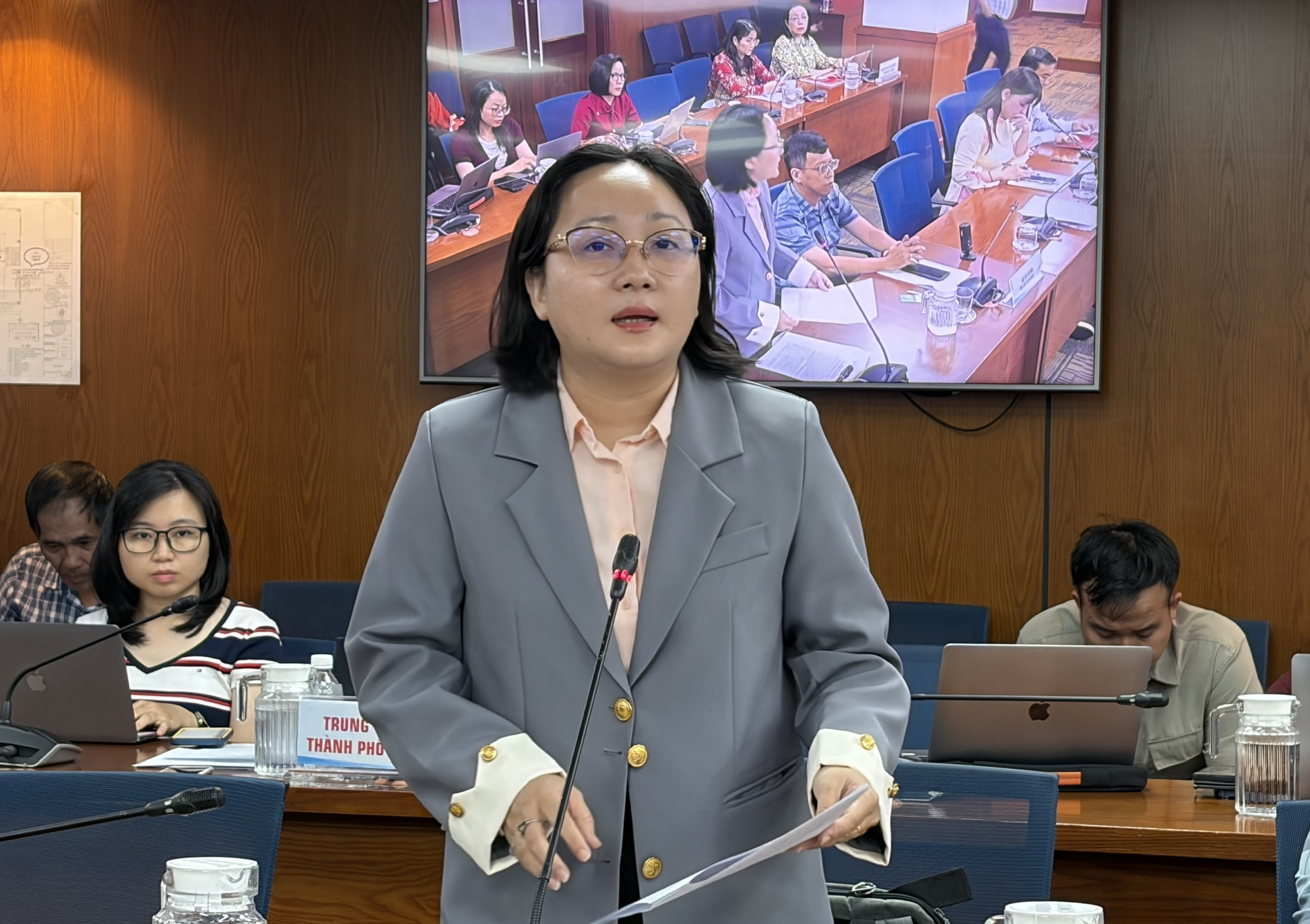 TPHCM: Họp khẩn đưa ra giải pháp về năng lượng - Ảnh 1.