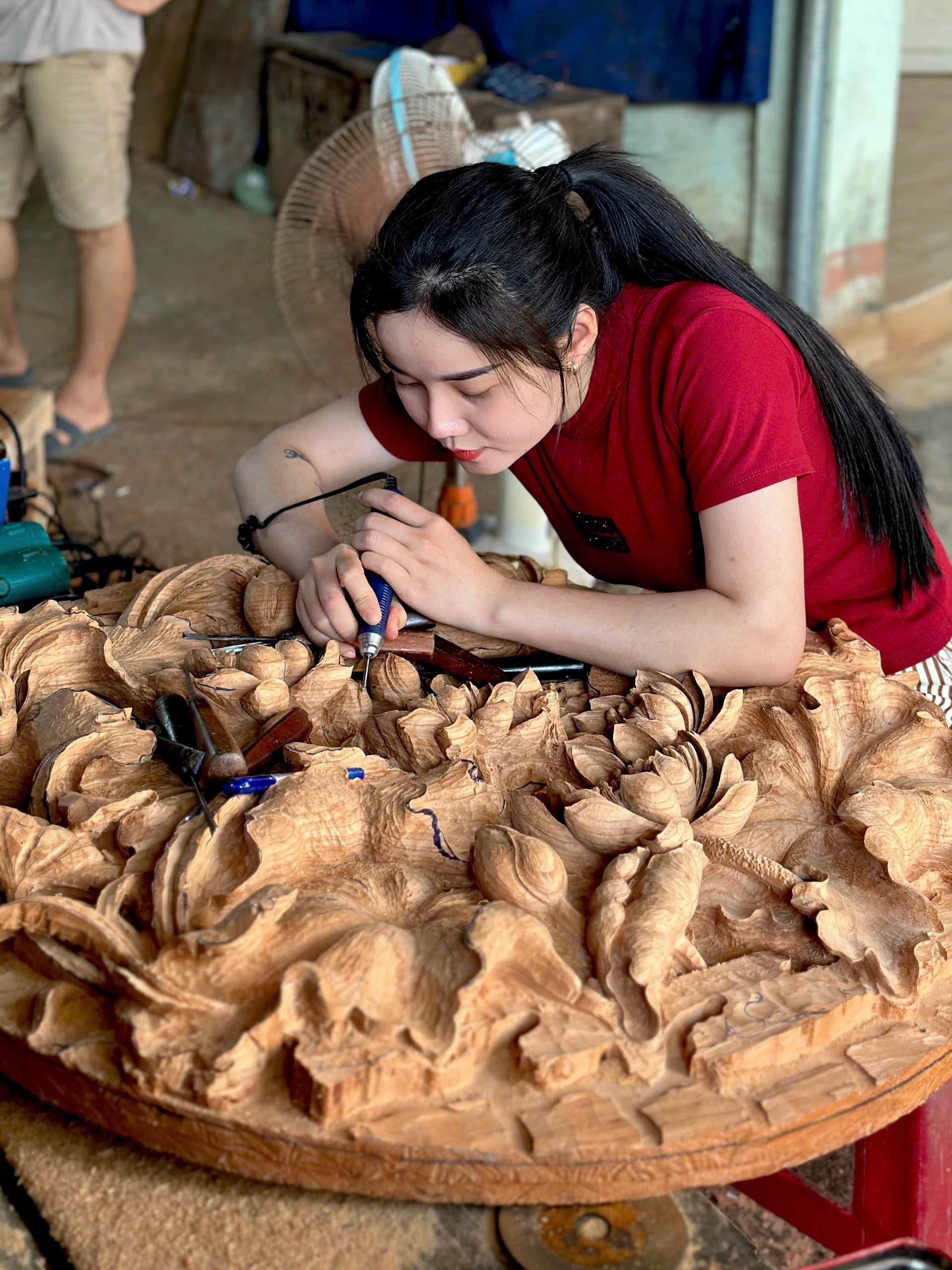 Hotgirl ở Đà Nẵng 'độc chiếm ngôi vị', làm cái nghề thường không dành cho nữ- Ảnh 1.