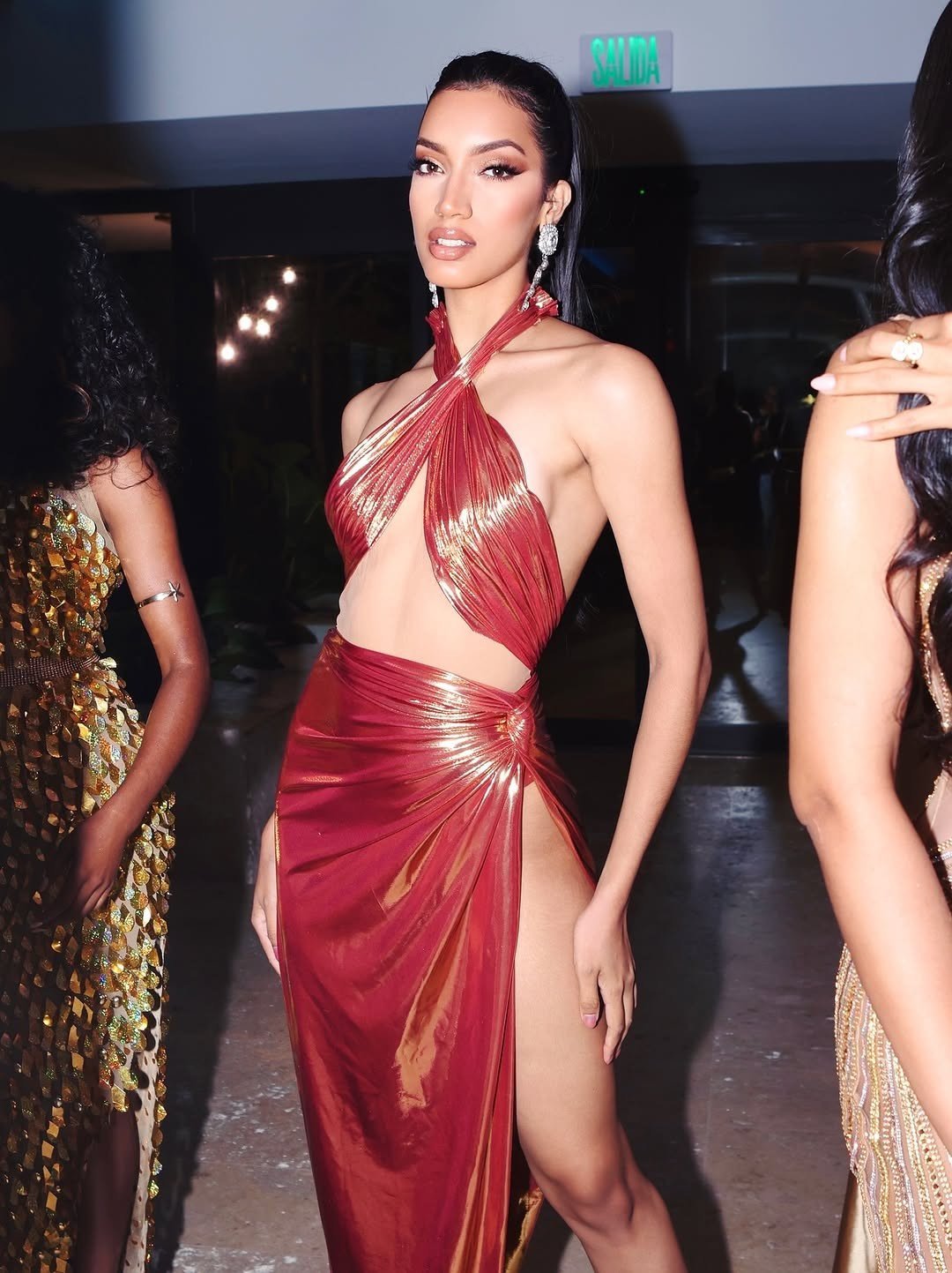 Huấn luyện viên thể hình đăng quang hoa hậu 3 Ngay sau khi đăng quang, đại diện Dominica được đánh giá là ứng viên sáng giá của khu vực châu Mỹ tại Hoa hậu Siêu quốc gia 2026. Người đẹp có lợi thế về hình thể nóng bỏng và cách tạo dáng chuyên nghiệp.