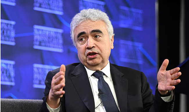 Giám đốc điều hành IEA Fatih Birol tại sự kiện ở CLB Báo chí Quốc gia Australia ở Canberra hôm 23/3. Ảnh: Reuters