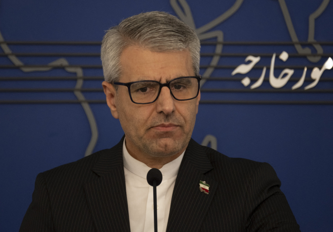Phát ngôn viên Bộ Ngoại giao Iran Esmaeil Baghaei tại cuộc họp báo ở Tehran tháng 12/2025. Ảnh: AFP