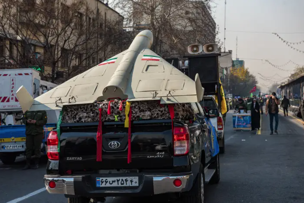 Iran còn phóng tên lửa, UAV được trong bao lâu? - Ảnh 1.