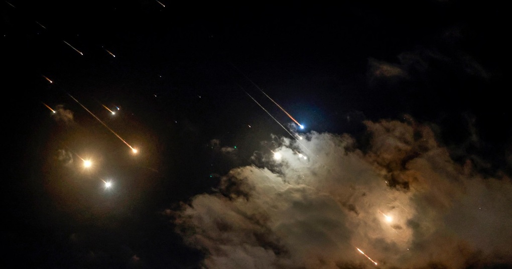 Iran đã phóng bao nhiêu tên lửa vào căn cứ của Mỹ và các nước Vùng Vịnh? - 1