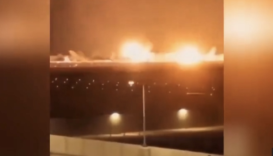 Iran đồng loạt tấn công Qatar, Ả Rập Saudi, Israel, dầu chạm mốc 110 USD/thùng - Ảnh 1.