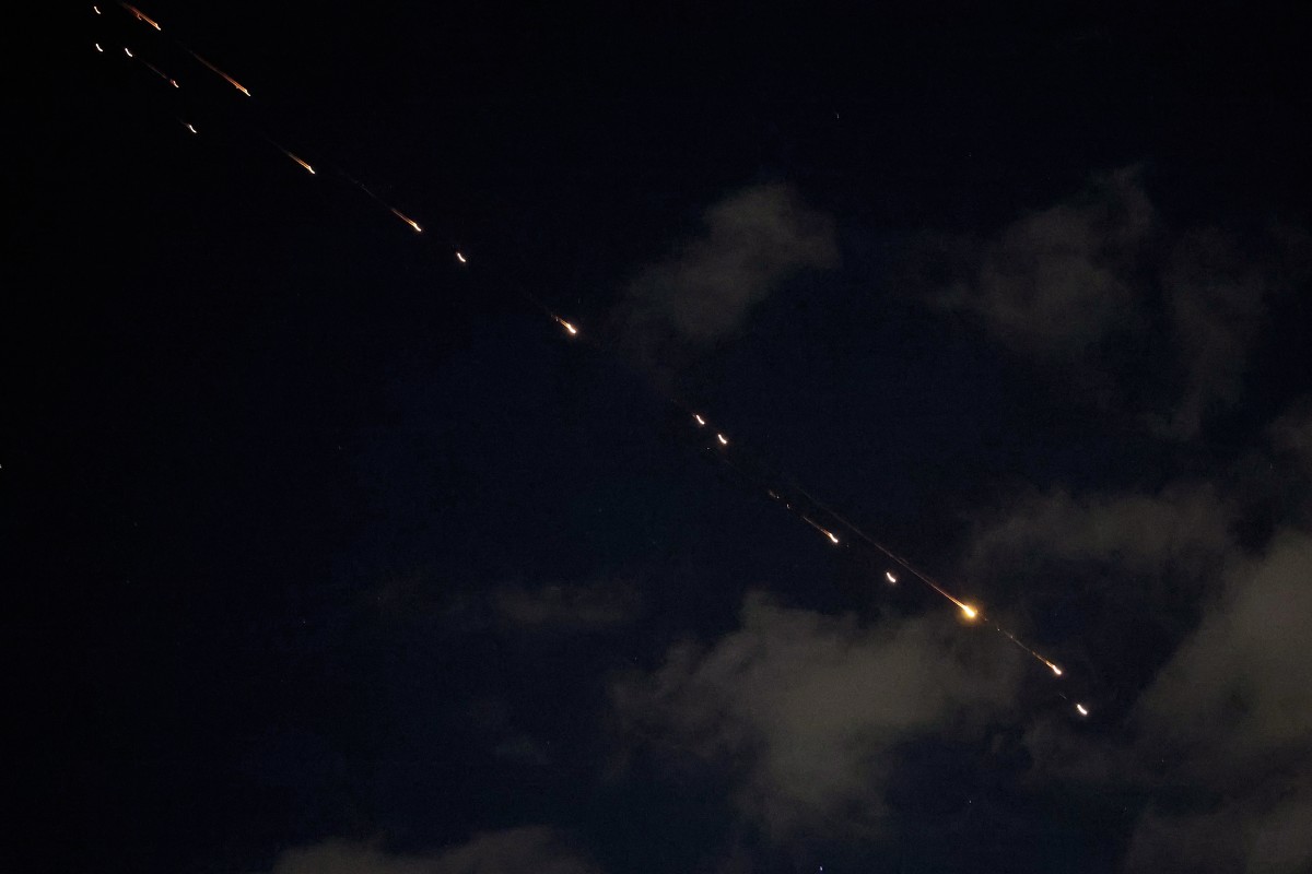 Nhà máy lọc dầu lớn nhất Bahrain bốc cháy; Israel bị tố dùng vũ khí hóa học ở Lebanon 2 Iran - Ảnh 5.