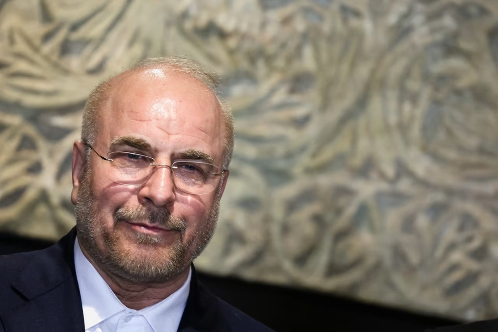 Iran quyết không đầu hàng, cảnh báo khủng hoảng eo biển Hormuz - 1