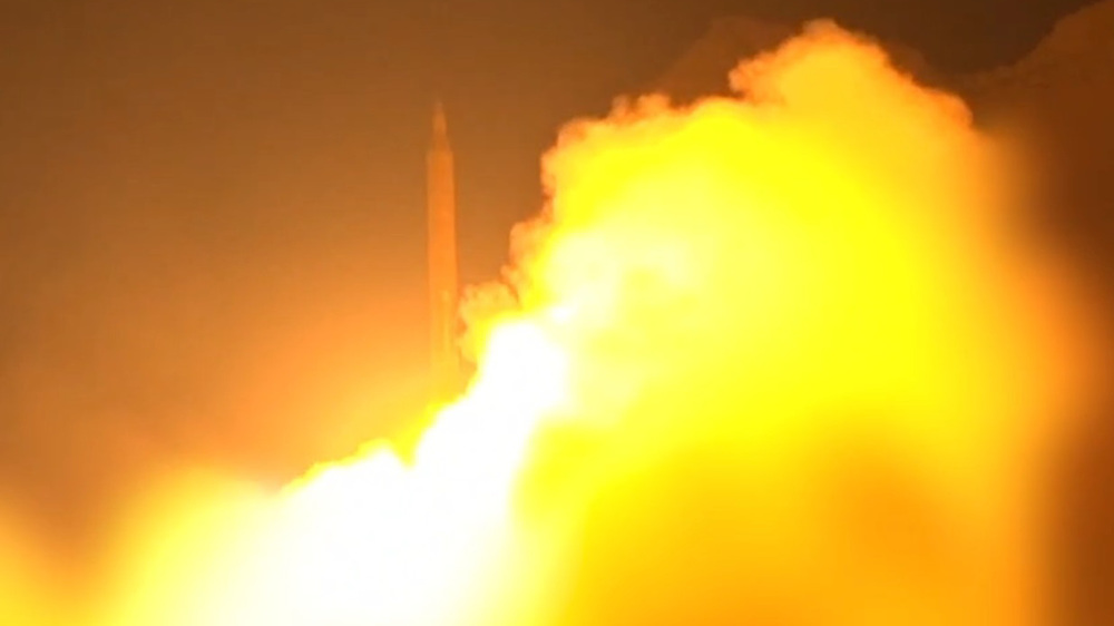 Iran tấn công hơn 100 mục tiêu Israel để trả thù cho Thư ký Hội đồng An ninh quốc gia - Ảnh 1.