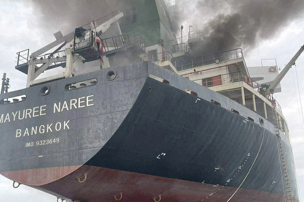 Iran tấn công tàu ở eo biển Hormuz, cảnh báo cứng rắn Mỹ - Israel - 1