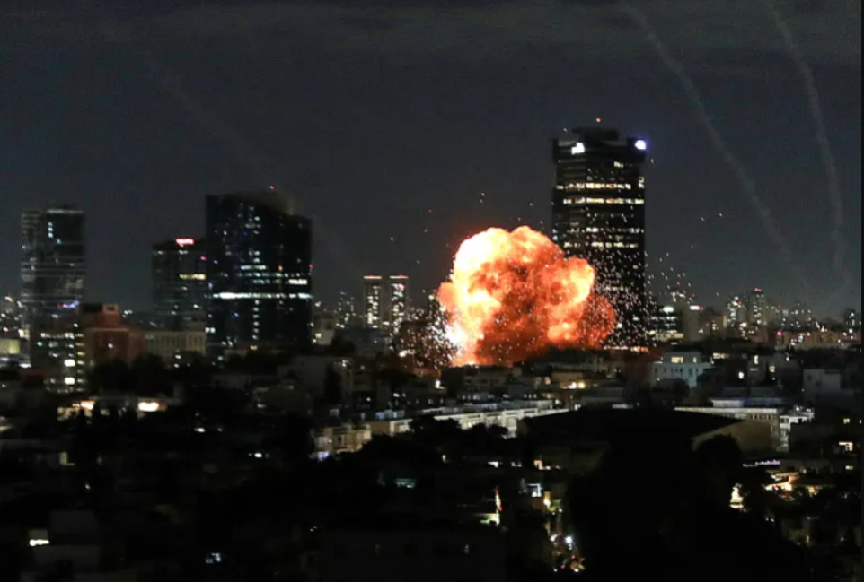 Iran tung đòn đáp trả khắp Vùng Vịnh - Ảnh 2.