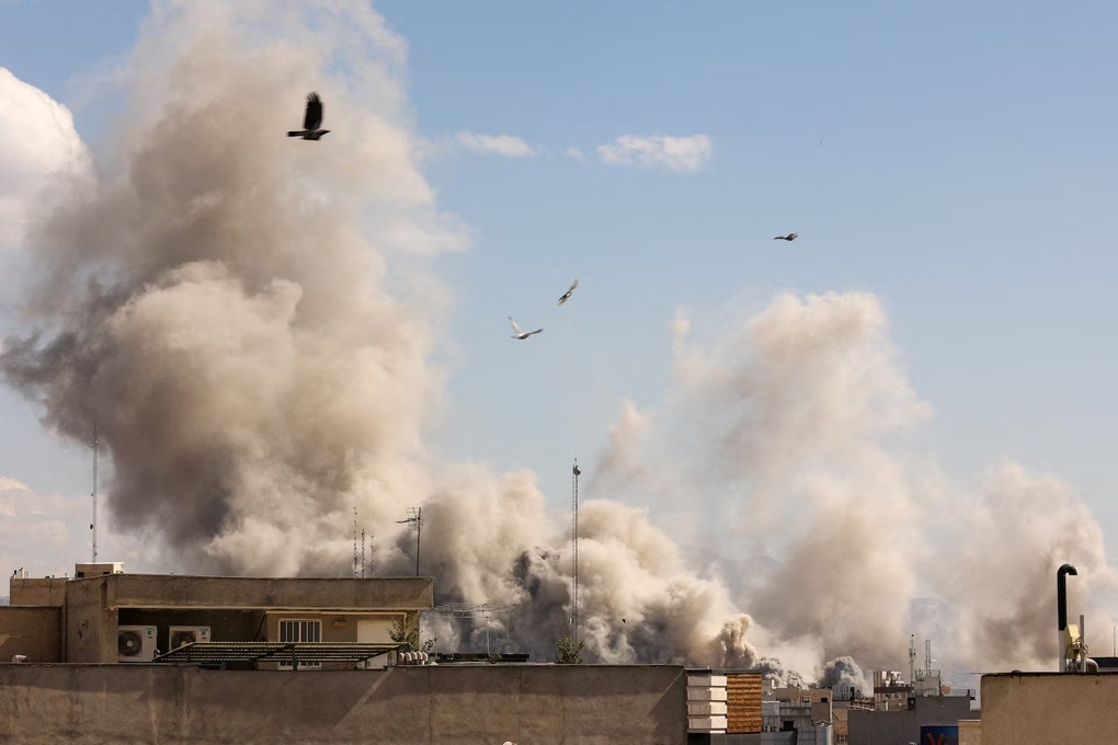 Israel chuyển sang giai đoạn 2 sau hơn 2.500 cuộc không kích vào Iran - 1