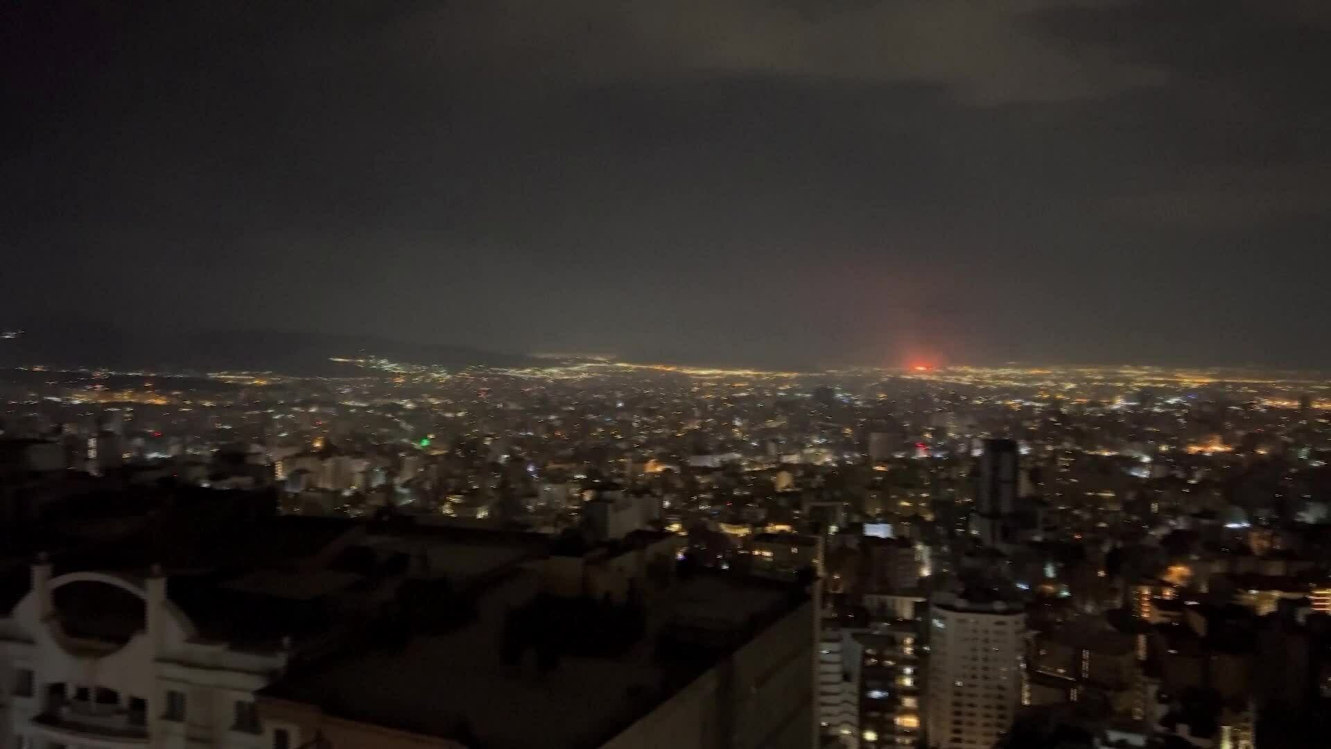 Israel lần đầu tập kích cơ sở dầu mỏ Iran