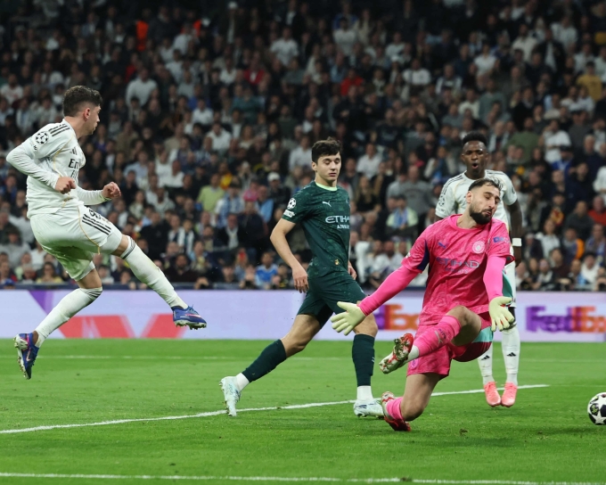 Valverde ghi bàn nâng tỷ số lên 3-0 cho Real trong trận thắng Man City ở lượt đi vòng 1/8 Champions League ngày 11/3/2026. Ảnh: Reuters