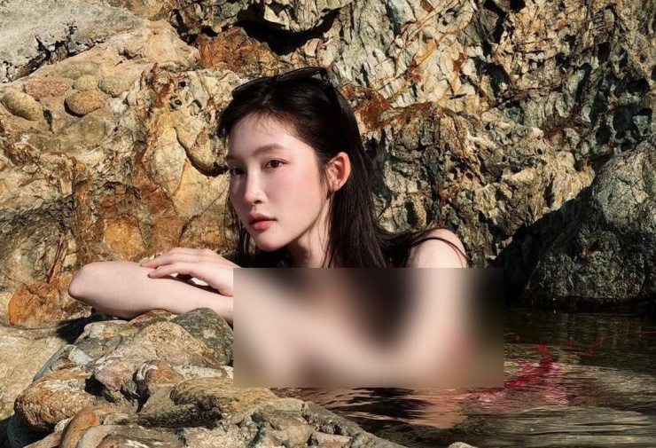 Juky San xin lỗi sau ồn ào chụp ảnh bikini tại Giếng Tiên 1 Bức ảnh gây tranh cãi của Juky San