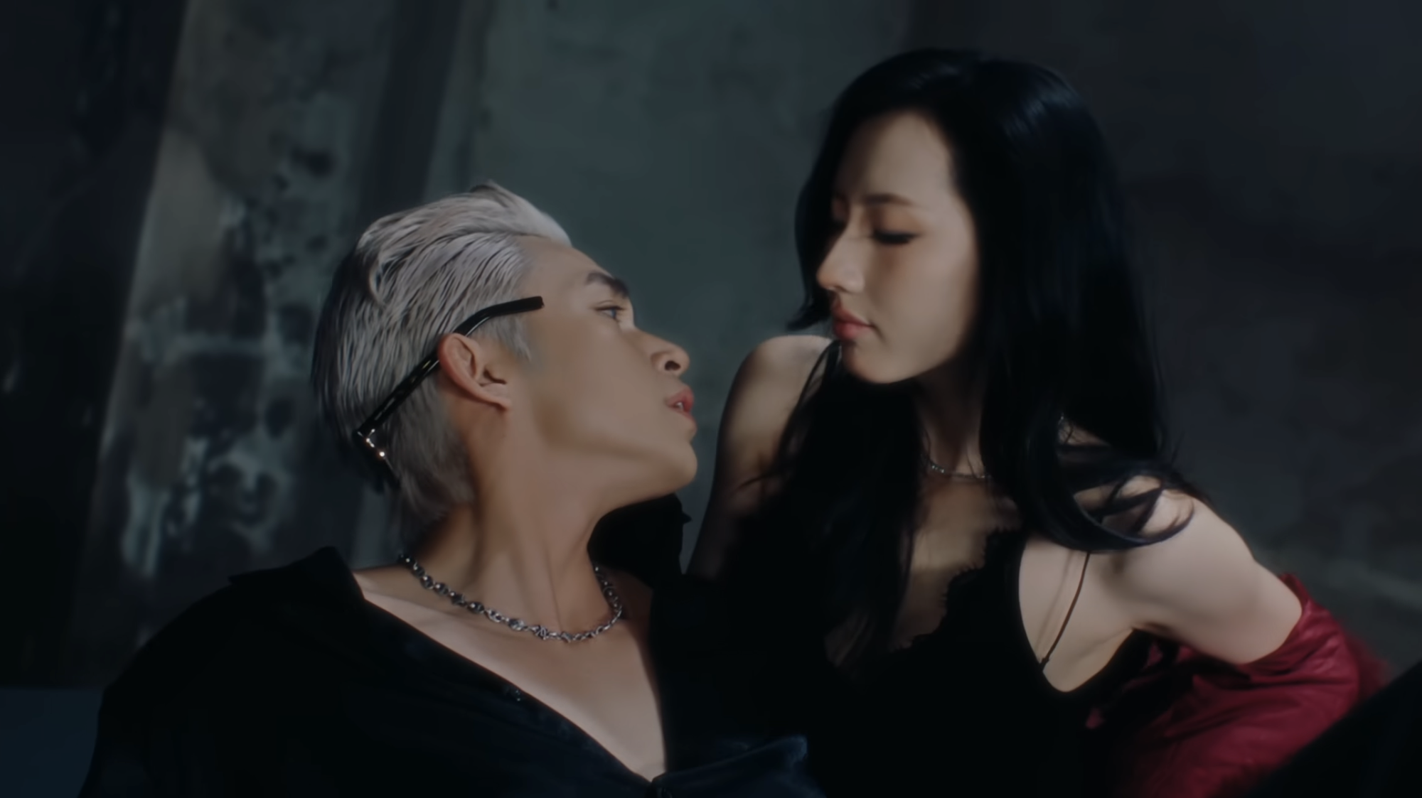 Nam ca sĩ Vbiz tự nhận cả đời chưa có lấy 1 bản hit, ra MV phản cảm viral bằng 16 năm đi hát- Ảnh 4.