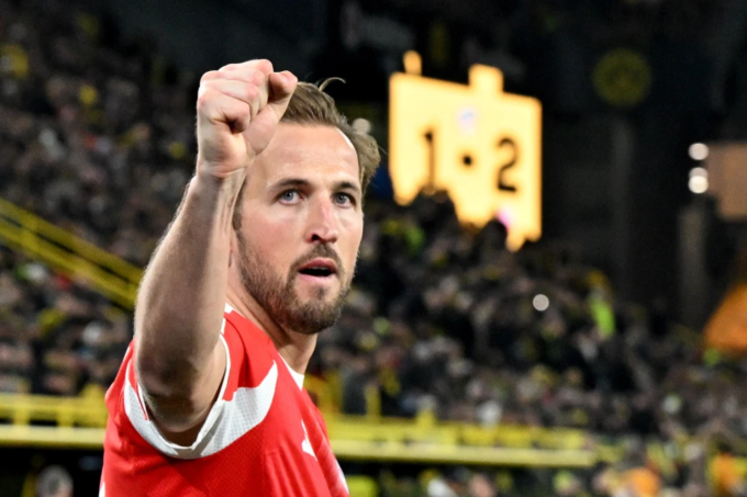 Harry Kane mừng bàn trong trận Bayern thắng Dortmund 3-2 ở vòng 24 Bundesliga trên sân Signal Iduna Park, Dortmund, Nordrhein-Westfalen, Đức ngày 28/2/2026. Ảnh: AP
