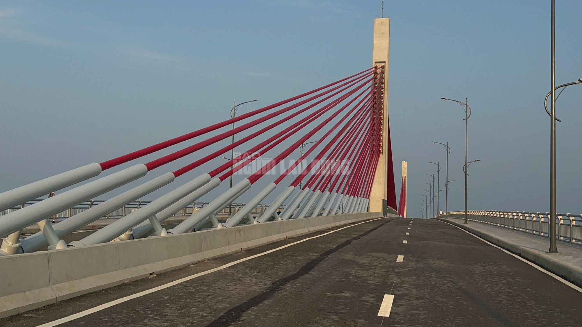 Kế hoạch thông xe cầu vượt cửa biển lớn nhất miền Trung 1 Tiết lộ kế hoạch thông xe cầu vượt cửa biển lớn nhất miền Trung - Ảnh 1.