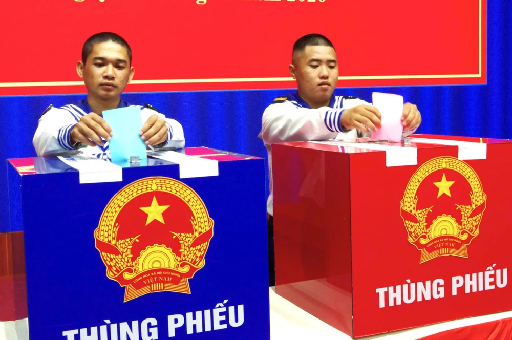 Sáng 26-2, tại TP.HCM đã tổ chức bầu cử sớm ở bốn khu vực của các phường Phước Thắng, Tam Thắng và Long Sơn. Trong ảnh: Khu vực bỏ phiếu số 3 thuộc Ủy ban Bầu cử xã Long Sơn, TP.HCM. Ảnh: VÙNG 2 HẢI QUÂN pho-chu-tich-ubnd-nguyen-manh-cuong-bao-cao-ve-cong-tac-bau-cu-tai-tp-hcm-2.jpg