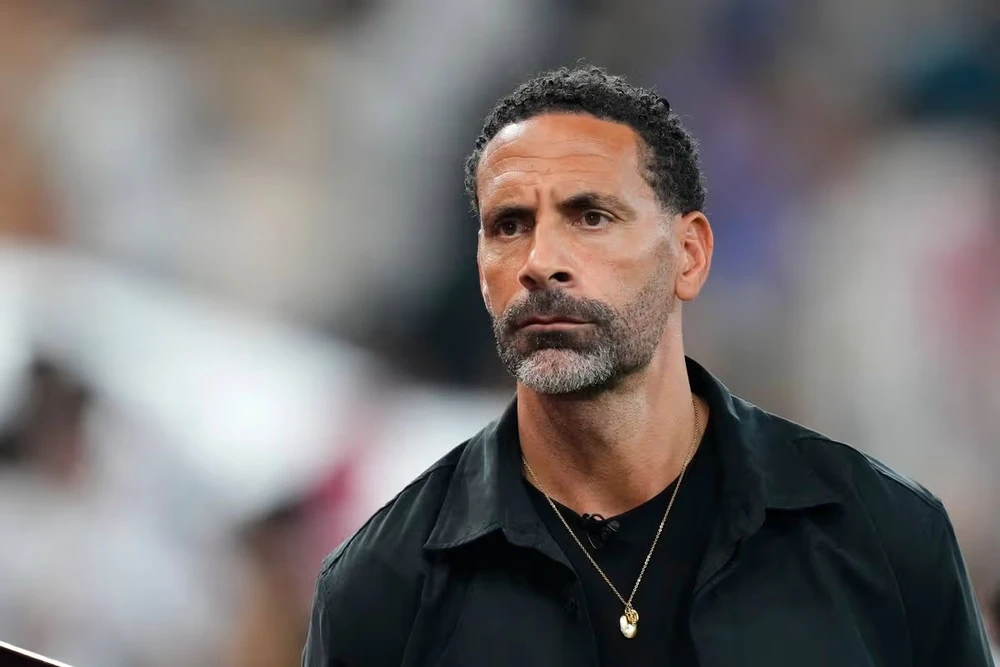 Rio Ferdinand muốn MU mua thêm 4 cầu thủ trong kỳ chuyển nhượng mùa hè. ẢNH: MIRROR/GETTY mu-rio-ferdinand.jpg