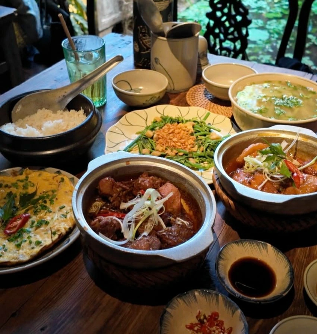 Khách Nhật ăn mâm cơm 700.000 đồng, nói một câu khiến người Việt tự hào - 1