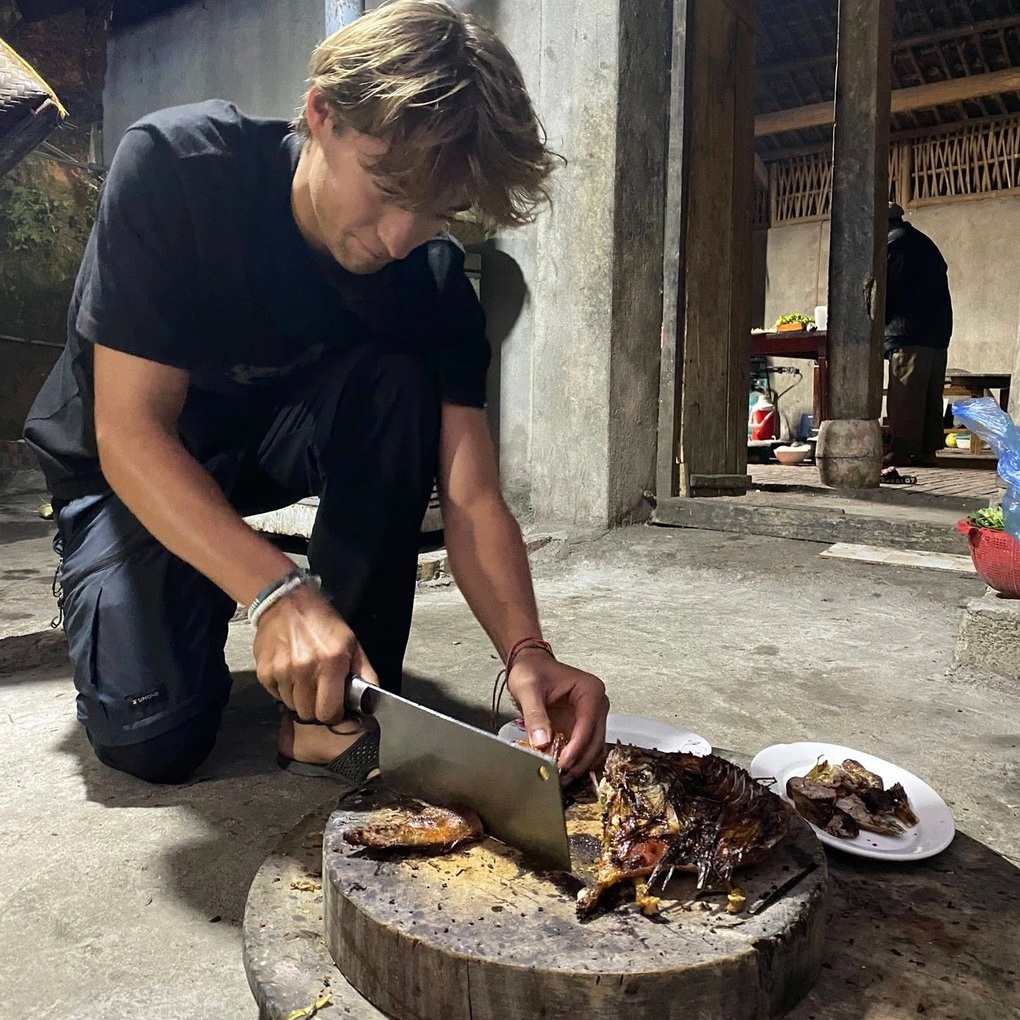 Khách Tây chặt đĩa gà tan nát và bức thư tay gửi chủ ở Lào Cai gây xúc động - 2