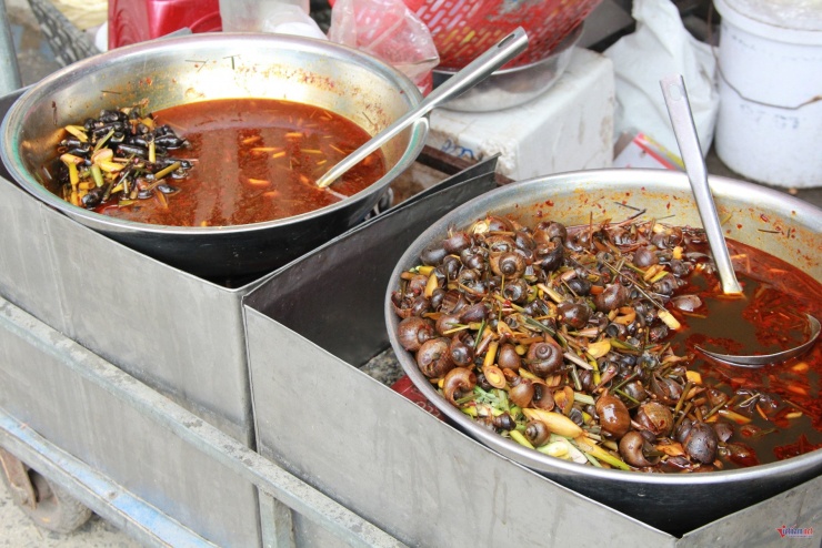 Ốc hút là món ăn được người Đà Nẵng ưa chuộng, thích hợp để nhậu lai rai trong những buổi tụ tập cùng bạn bè hoặc ăn nhẹ vào bữa xế chiều. Ảnh: Thảo Trinh