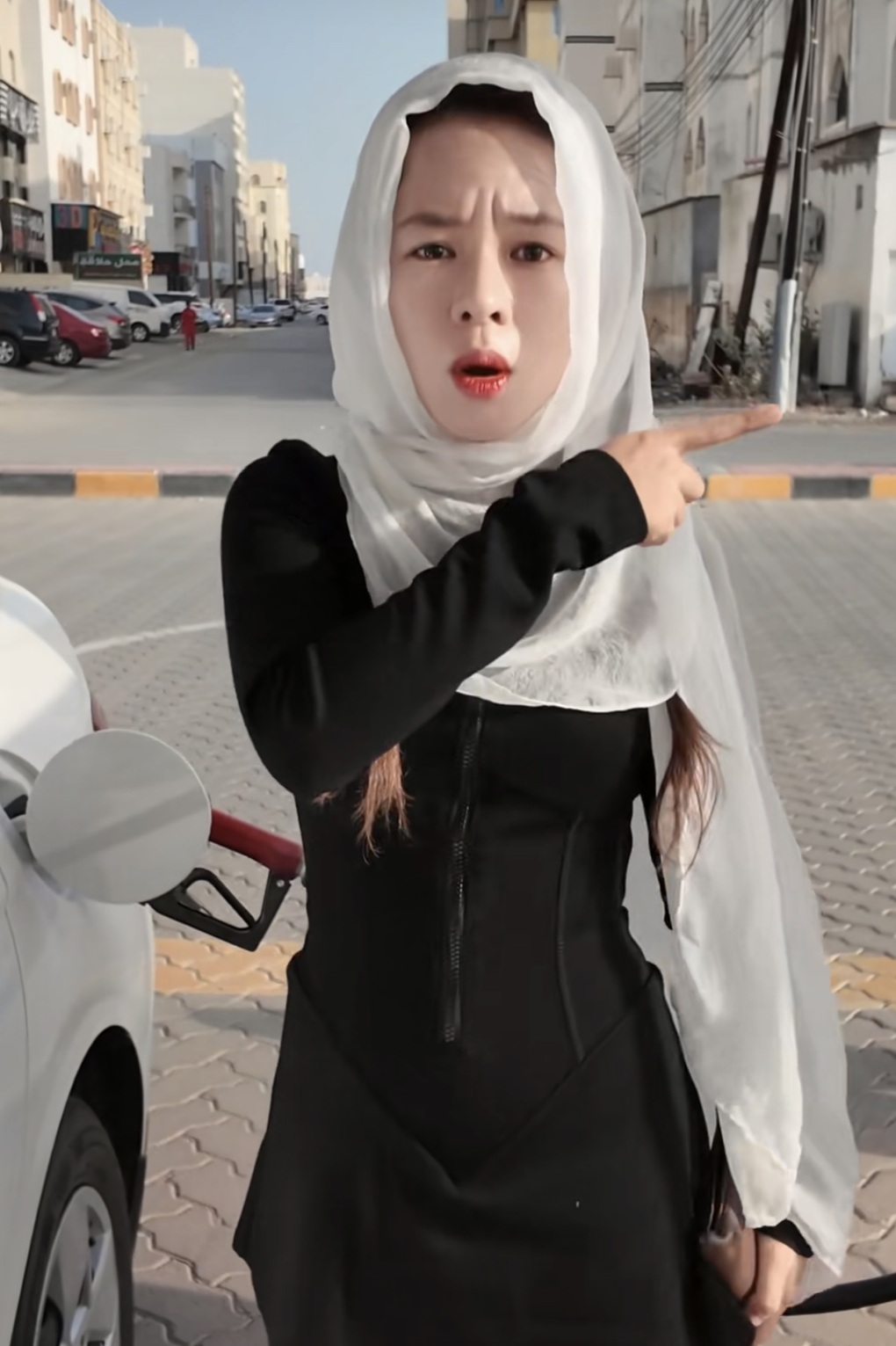 Khách Việt ngỡ ngàng khi đặt chân đến quốc gia có giá xăng rẻ hơn nước - 1