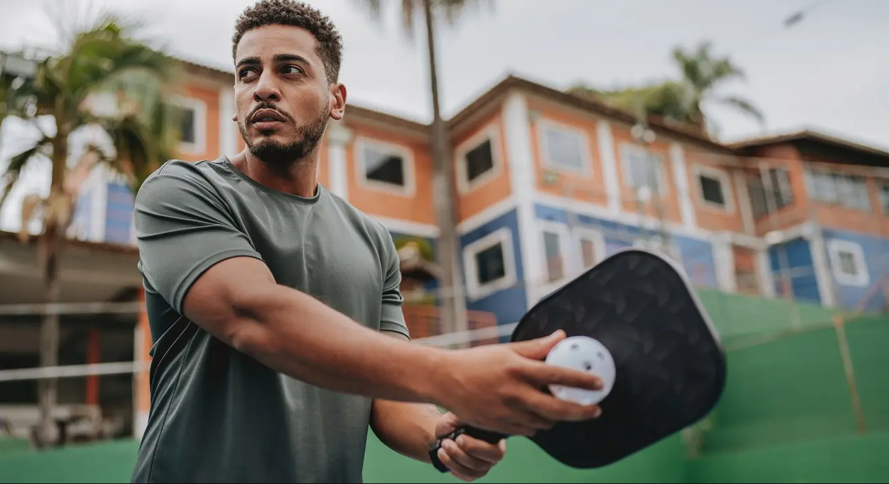 Người dân than trời khi BĐS mất giá vì pickleball: Khách đến mua nhìn thấy sân bóng liền kề lập tức từ chối!- Ảnh 1.