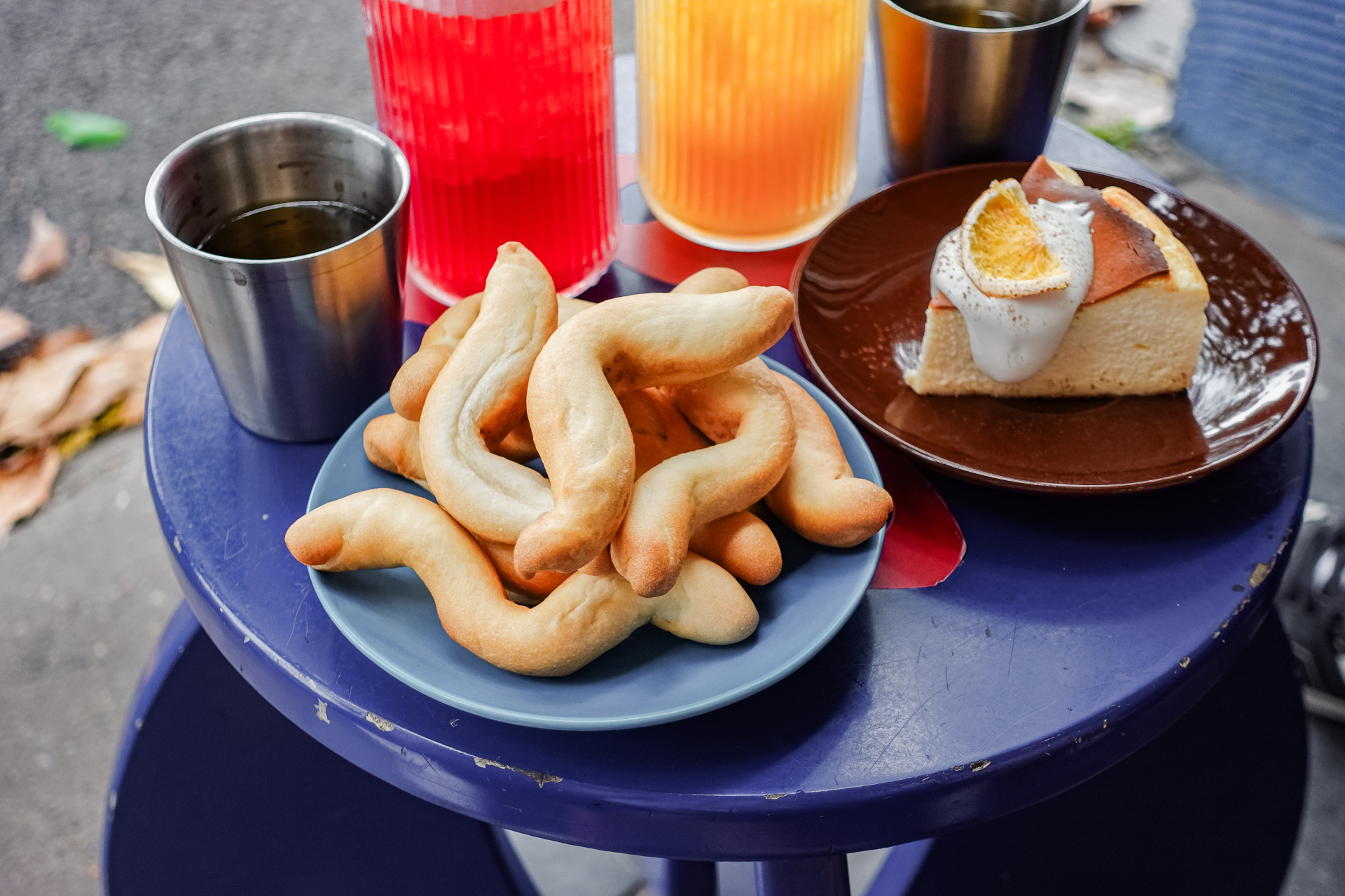 Khách xếp hàng như mua vàng, loại bánh mì 