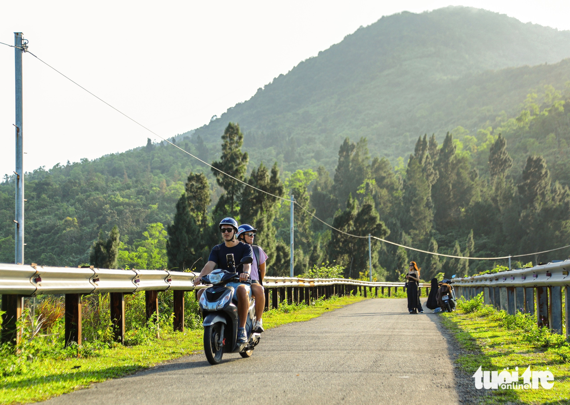 đèo Hải Vân - Ảnh 1.
