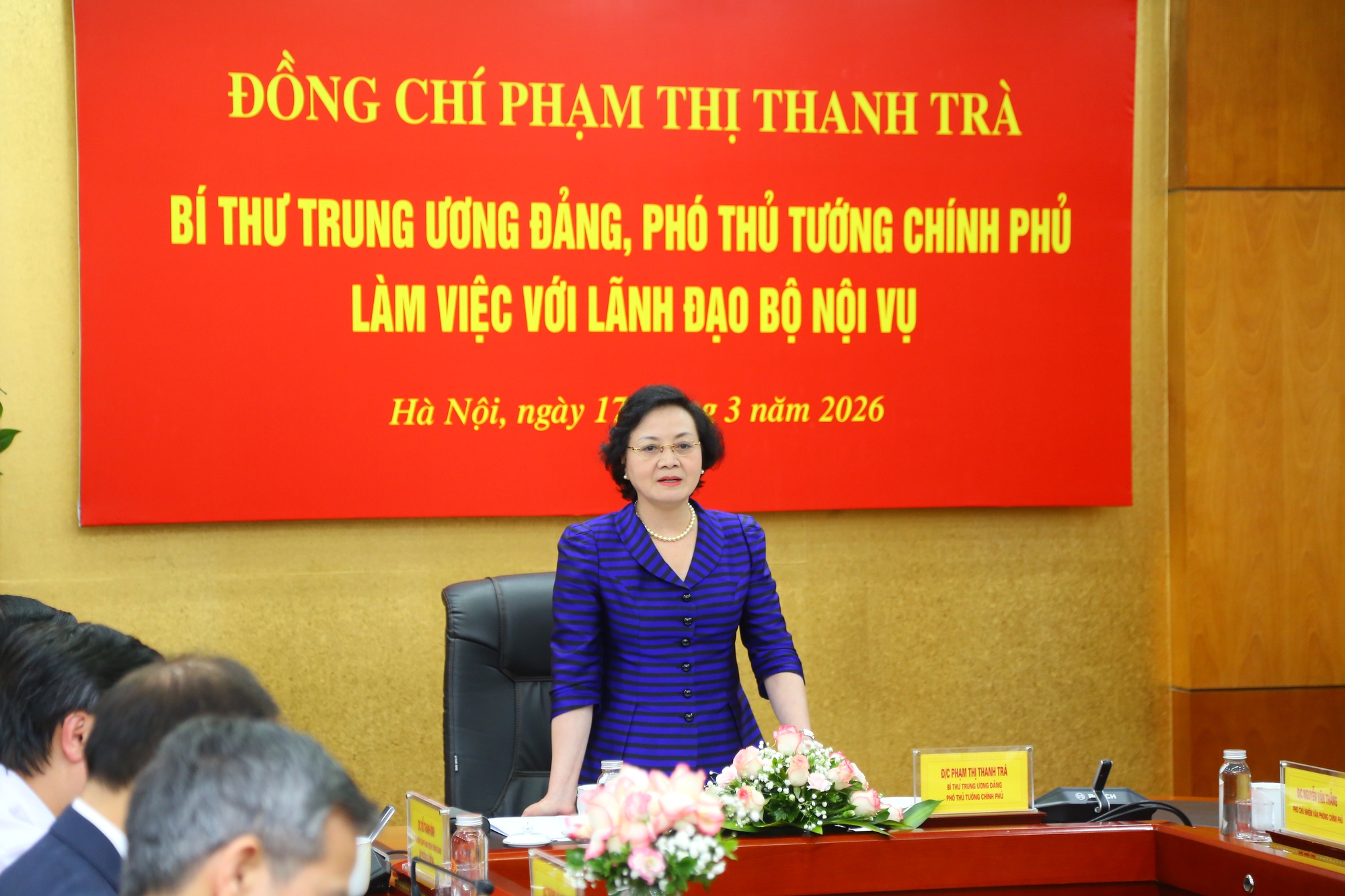 Khẩn trương hoàn thiện Nghị định về lương cơ sở cho công chức , viên chức năm 2026 - Ảnh 1.