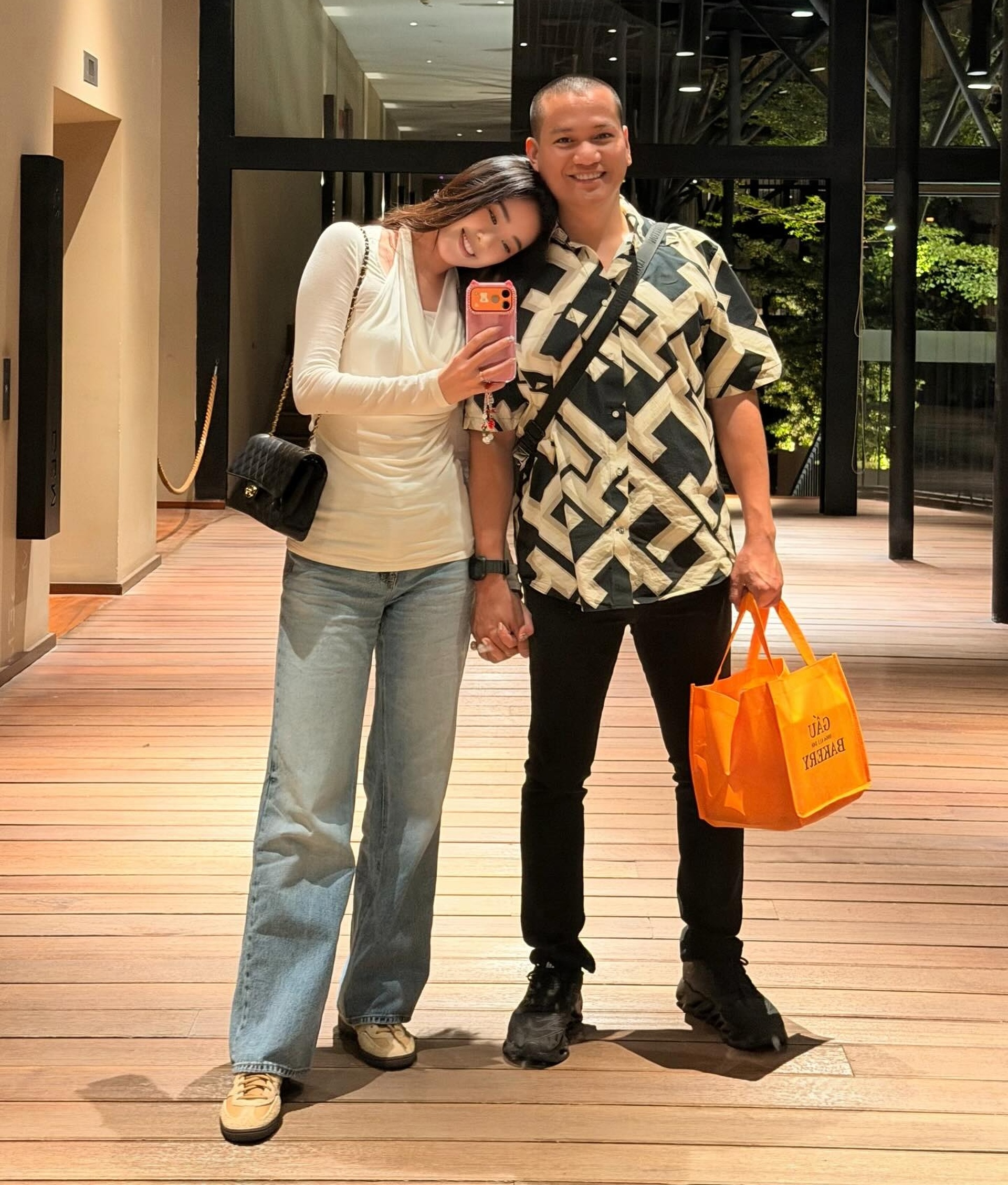 Khánh Vân sau kết hôn: Chồng hơn 17 tuổi cưng chiều, chăm nấu ăn cho vợ - 1