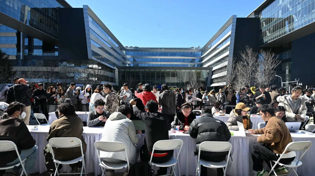 Cơn sốt OpenClaw tại Trung Quốc: Khi AI thông minh đến mức Chính phủ phải cảnh báo khẩn cấp vì lo rò rỉ dữ liệu- Ảnh 1.