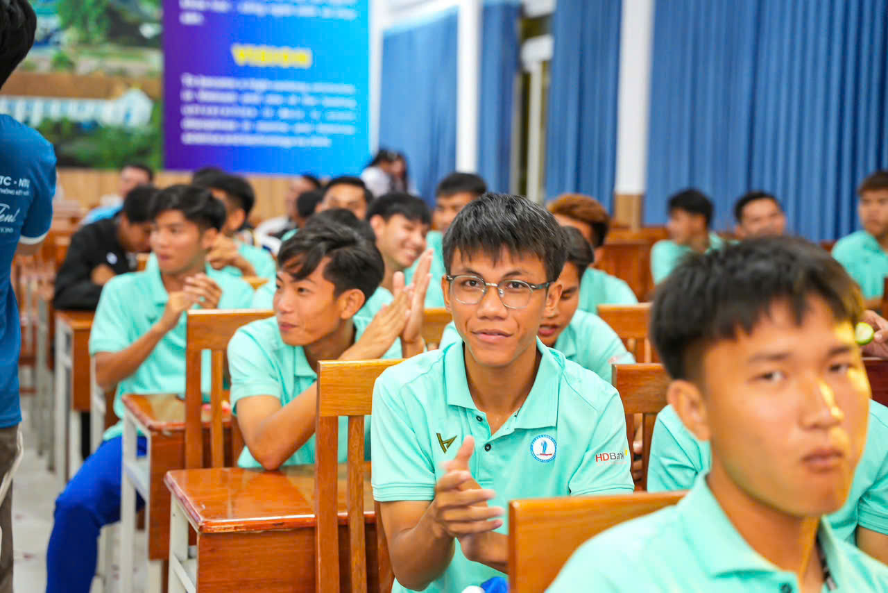 Khi bóng đá thắt chặt tình đoàn kết sinh viên- Ảnh 1. Khi bóng đá thắt chặt tình đoàn kết sinh viên- Ảnh 1.