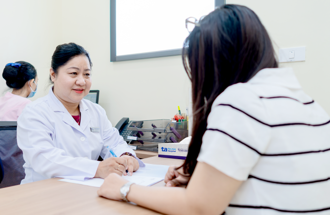 BS.CKI Nguyễn Thị Minh Phương tư vấn cách phòng ngừa viêm âm đạo trong thời gian mang thai. Ảnh: Bệnh viện Đa khoa Tâm Anh