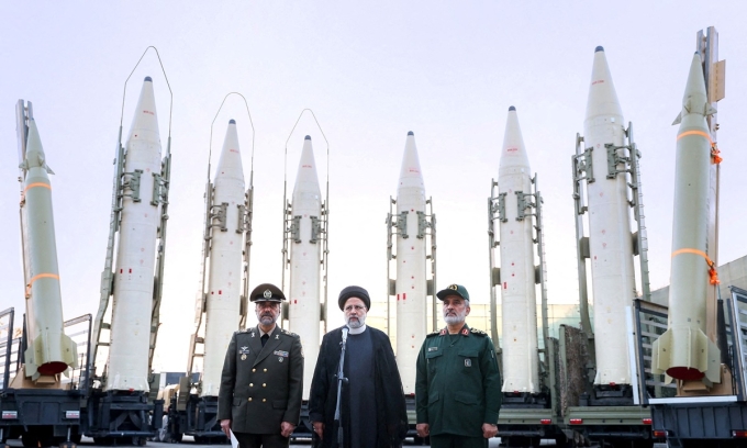 Tổng thống Iran Ebrahim Raisi phát biểu tại buổi lễ bàn giao tên lửa đạn đạo cho lực lượng vũ trang tại thủ đô Tehran hồi tháng 8/2023. Ảnh: Reuters