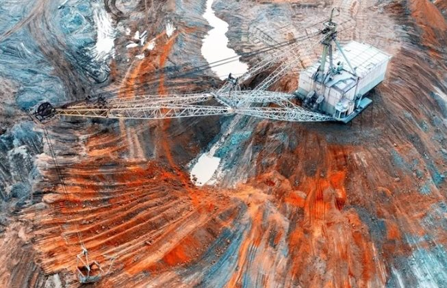 Khoan hơn 6.000m xuống đáy biển, một quốc gia châu Á vừa phát hiện mỏ đất hiếm khổng lồ, trữ lượng đủ cả thế giới dùng trong hơn 700 năm- Ảnh 1.