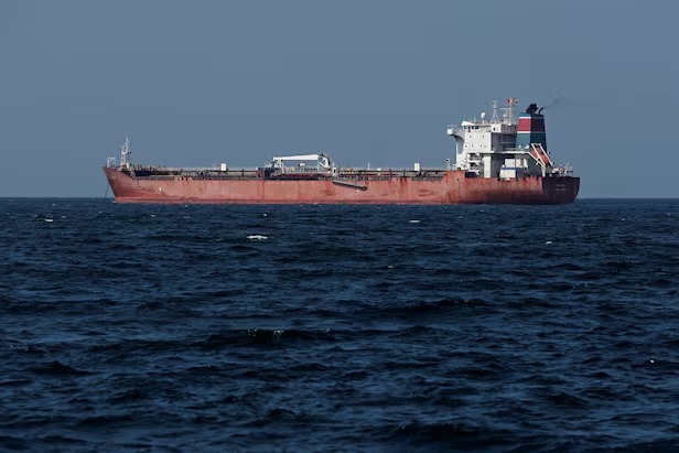 Chiêu lạ ở eo Hormuz: Khoảng 30 tàu 