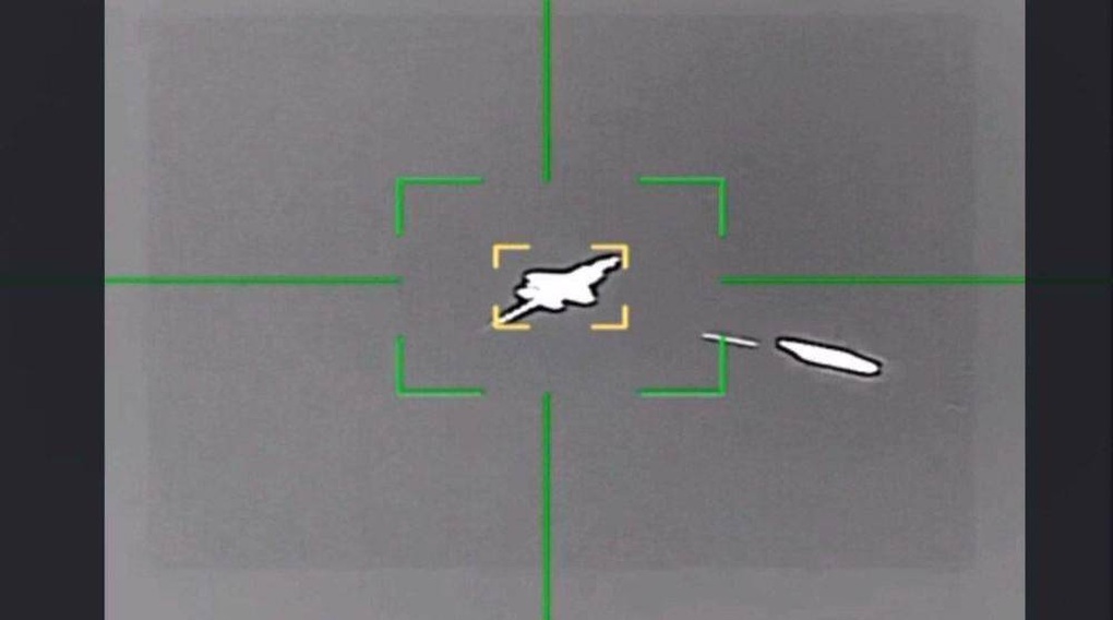 Khoảnh khắc Iran khóa mục tiêu và khai hỏa vào tia chớp F-35 của Mỹ - 1